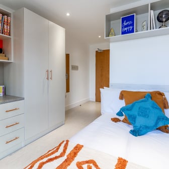 Deluxe En Suite - Image 3